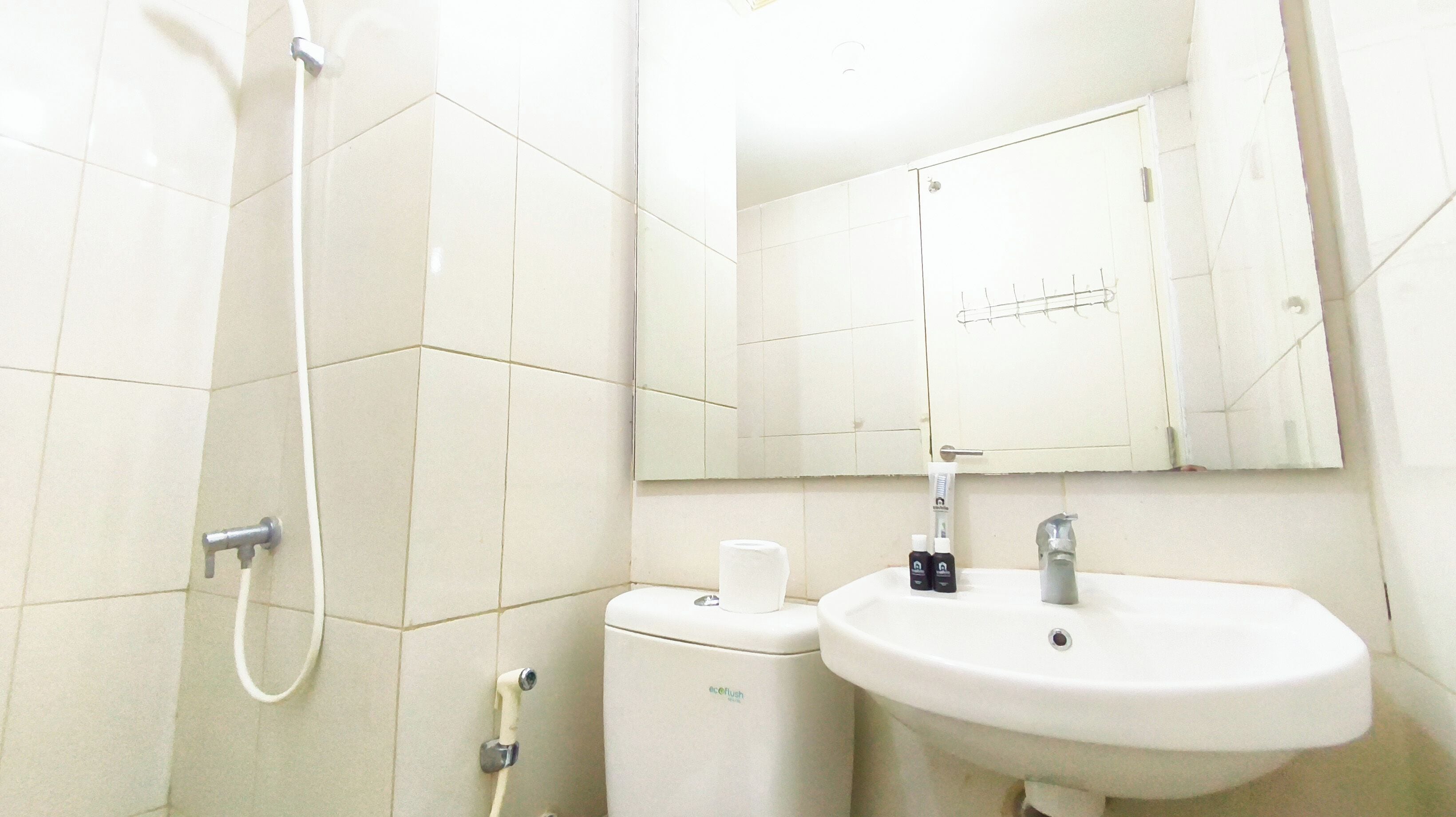 Standard Apartment | Bathroom