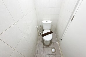 Standard Studio | Bathroom - Comfy White Studio At Poris 88 Apartment (Tangerang)