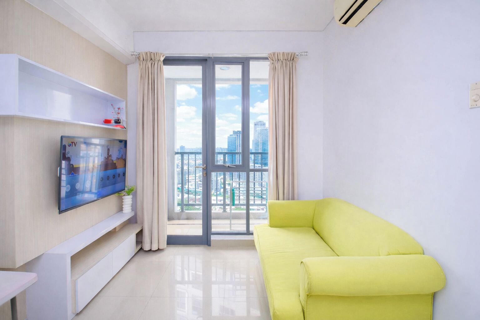 Standard Apartment | Living room