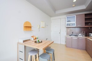 Standard Apartment | Dining room - Strategic And Cozy 2Br Apartment At Fx Residence (Jakarta)
