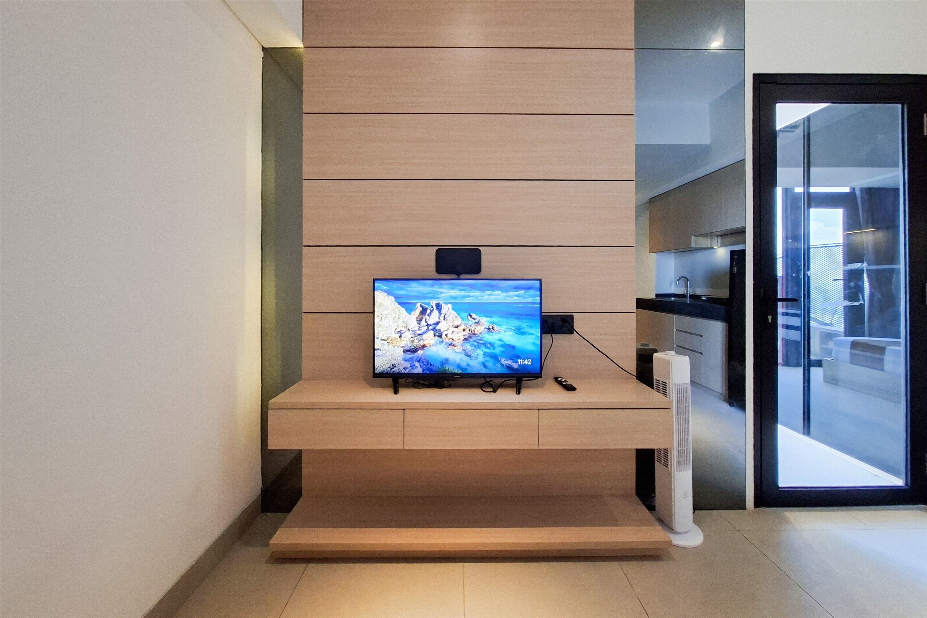 Standard Apartment | Television