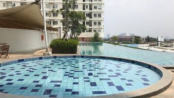Kolam renang outdoor