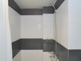 Standard Apartment | Bathroom