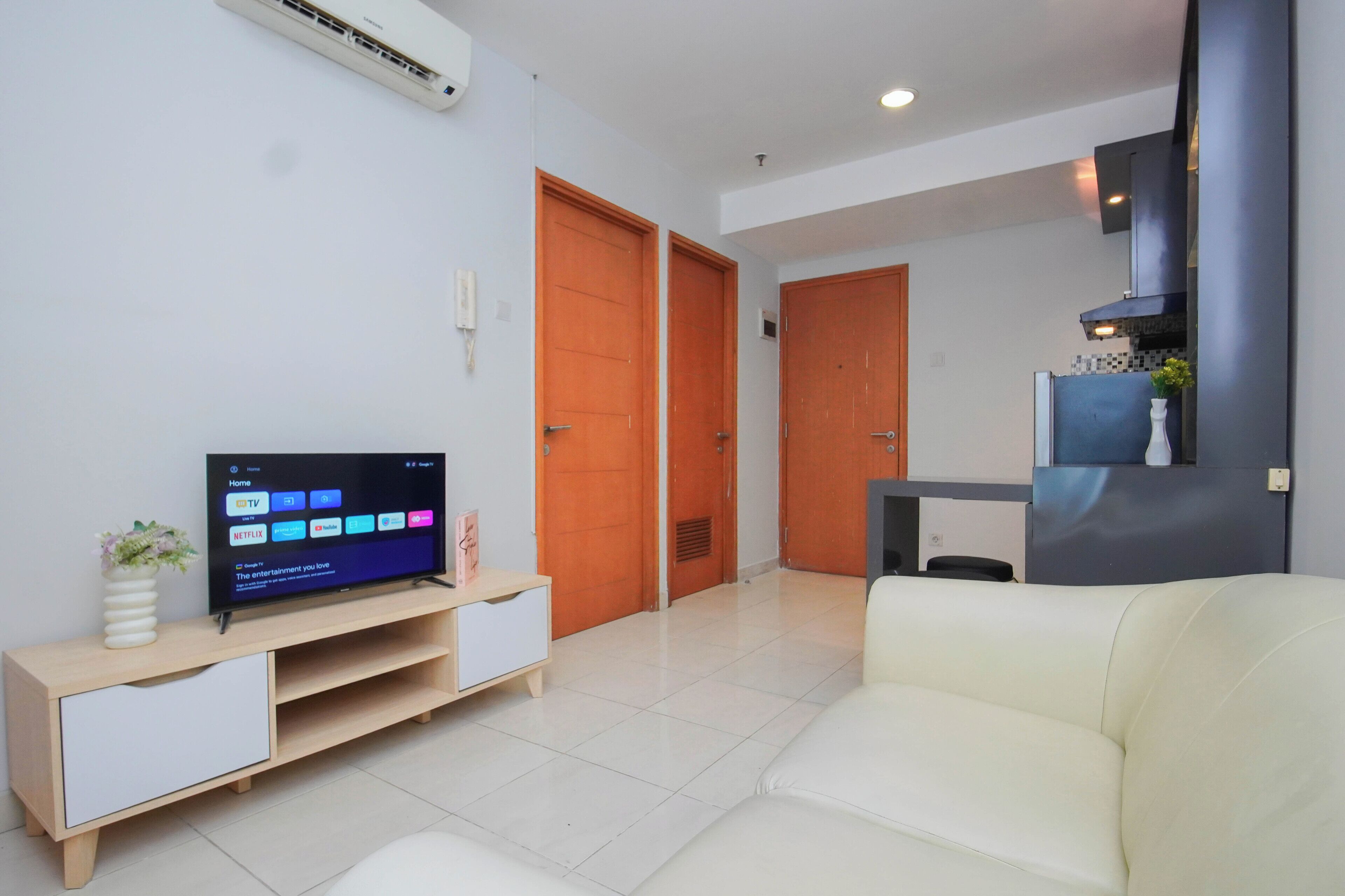 Standard Apartment | Television