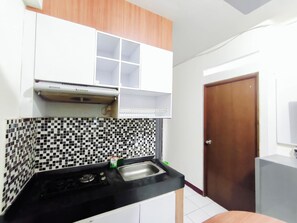 Private kitchen - Great Choice 2Br Apartment At Gateway Ahmad Yani Cicadas (Bandung)