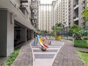 Children's play area - outdoor - Great Choice 2Br Apartment At Gateway Ahmad Yani Cicadas (Bandung)