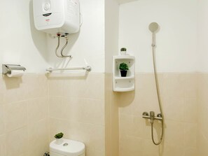 Standard Studio | Bathroom - 1 Pax Tranquil Studio At Park View Condominium Apartment (Depok)