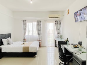 Standard Studio - 1 Pax Tranquil Studio At Park View Condominium Apartment (Depok)