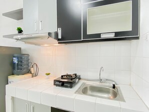 Standard Studio | Private kitchen - 1 Pax Tranquil Studio At Park View Condominium Apartment (Depok)