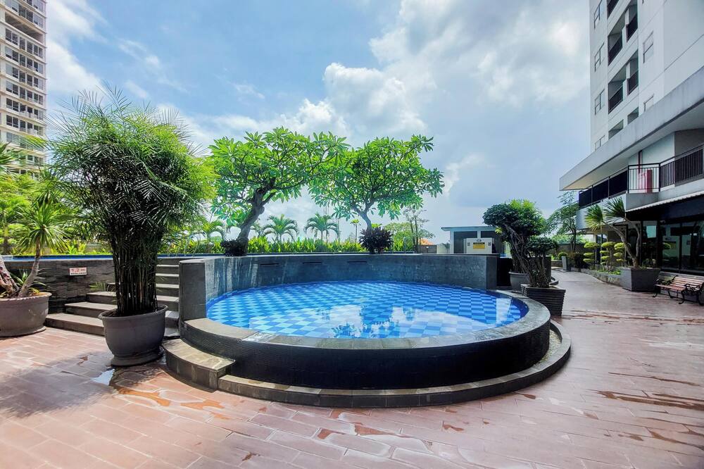 2 Pax Wooden Touch Studio At Parkland Avenue Apartment