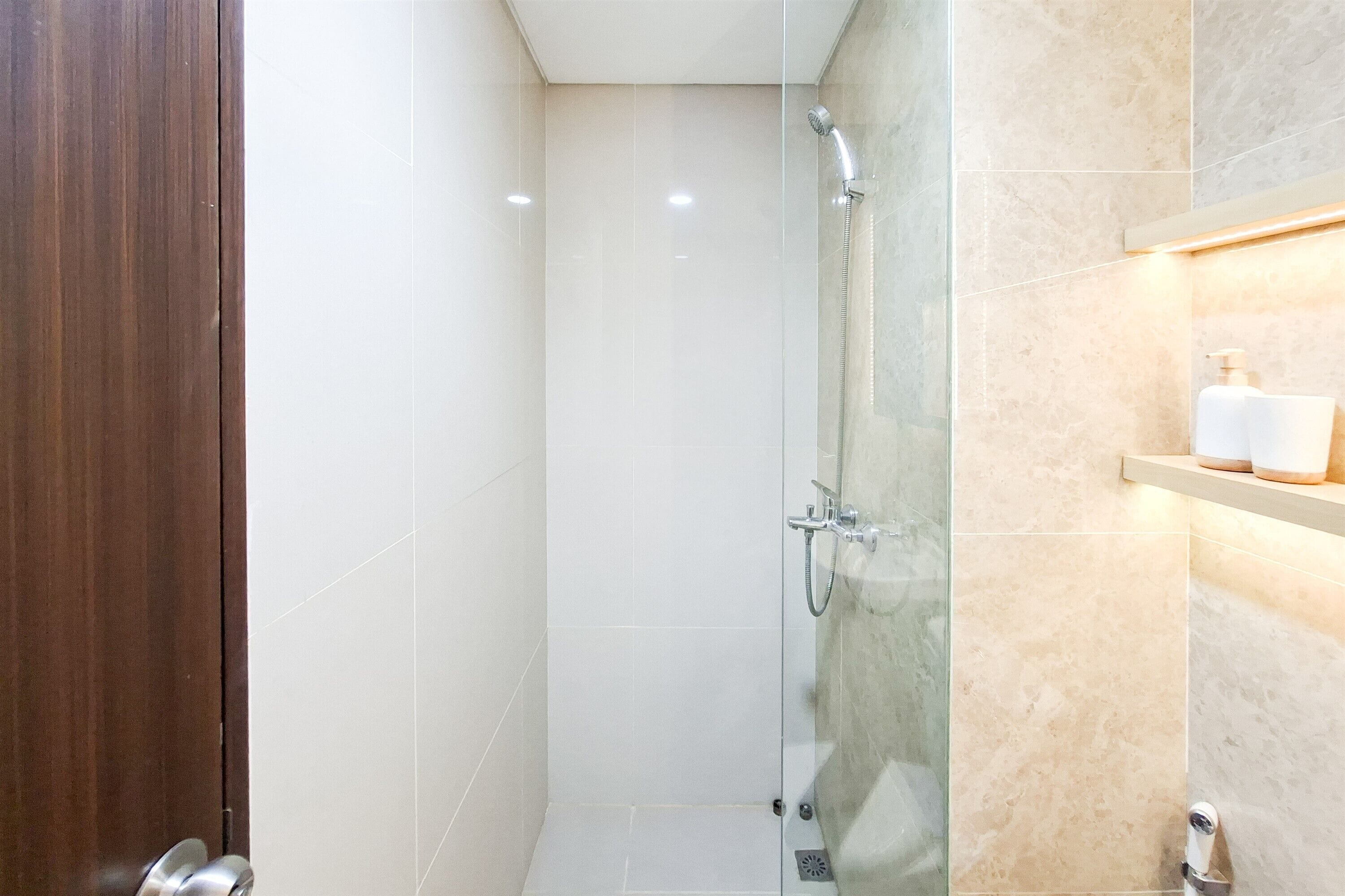 Standard Studio | Bathroom