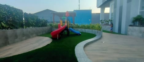 Khu vui chơi trẻ em - ngoài trời