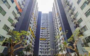 Exterior - Enjoy Living 2Br Apartment At Jarrdin Cihampelas With 1 Ac In Living Room (Bandung)