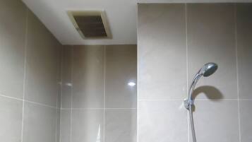 Standard Studio | Bathroom