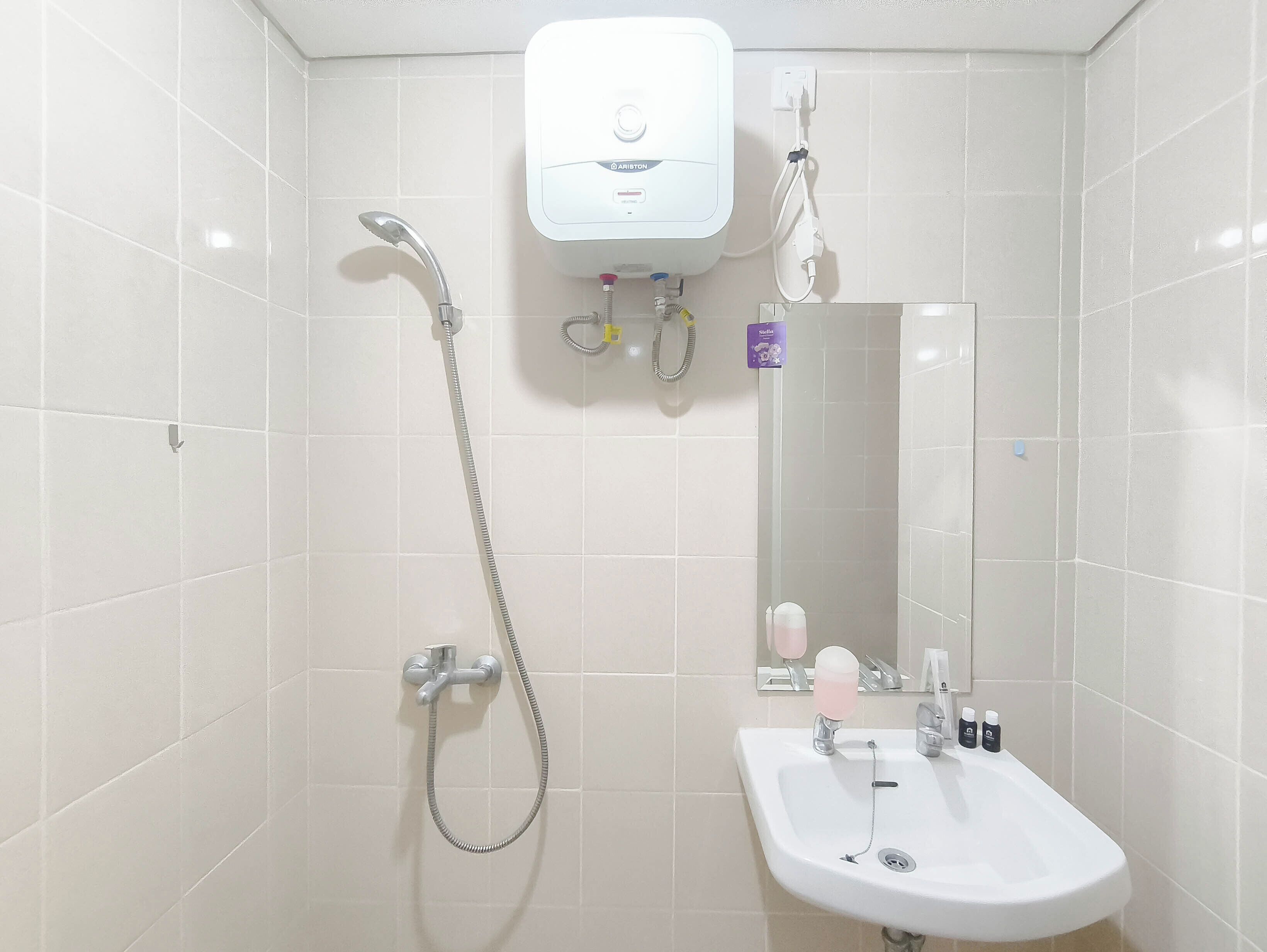 Standard Apartment | Bathroom