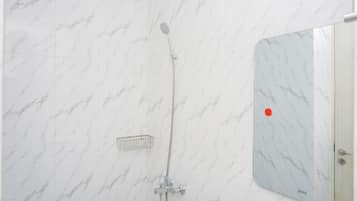 Standard Studio | Bathroom