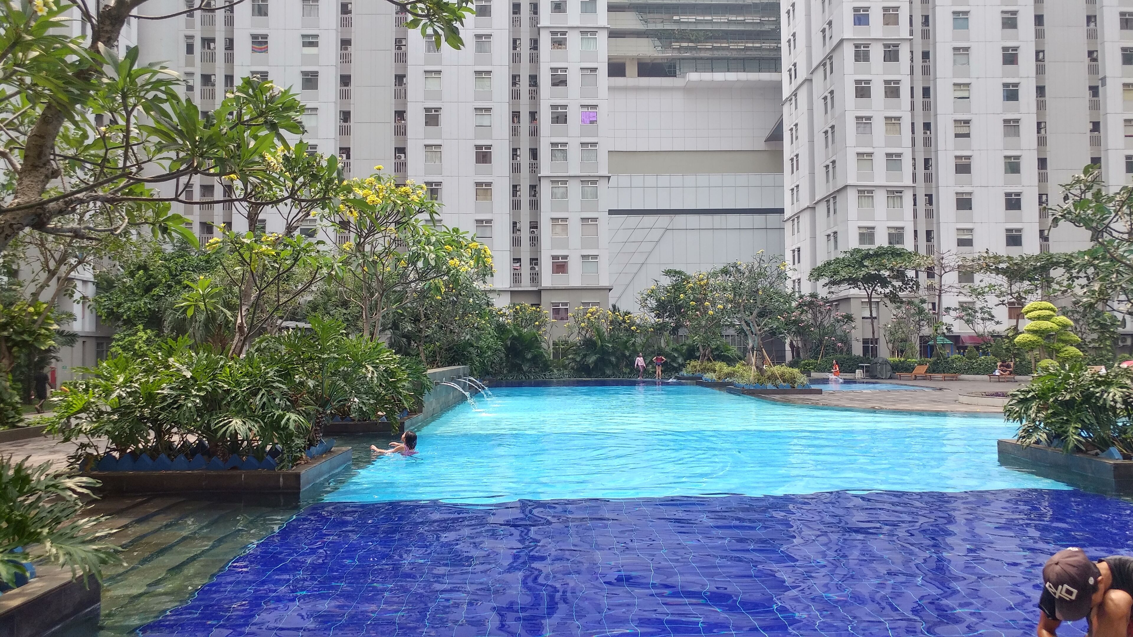 Kolam renang outdoor