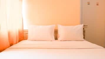 Standard Apartment | Iron/ironing board