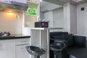Standard Apartment | Dining room - Best Homey And Strategic 2Br Apartment At Green Pramuka City (Jakarta)