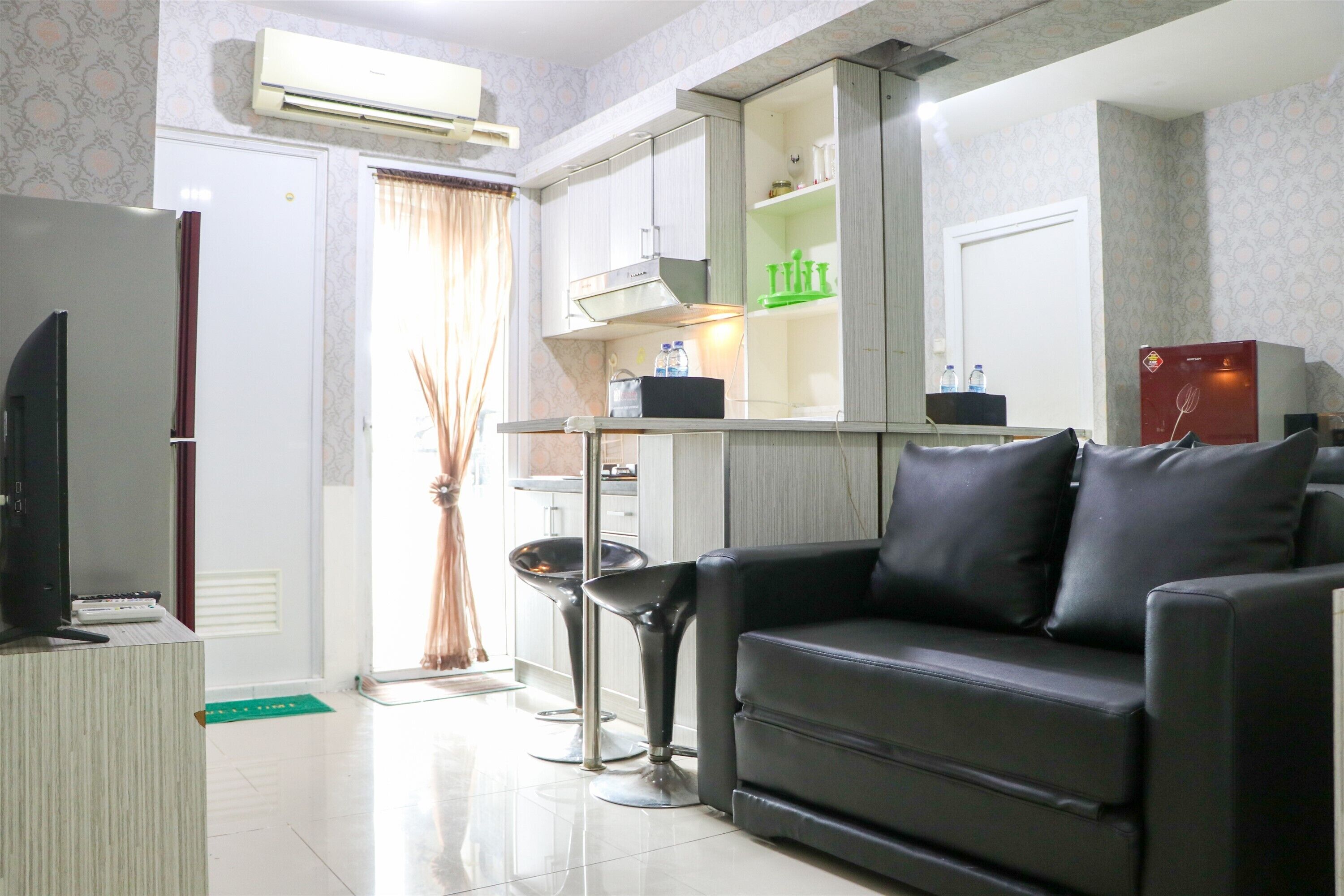 Standard Apartment | Iron/ironing board