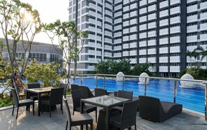 Hồ bơi ngoài trời 