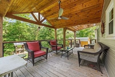 Cozy 1-bedroom cabin in perfect Hudson with cool AC