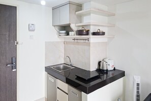 Electric kettle - Homey And Roomy 2Br At Apartment Serpong Garden (Cisauk)