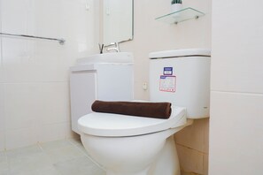 Standard Studio | Bathroom - Enjoy Restful Living In Studio Room At Apartment Oasis Cikarang (Cikarang)