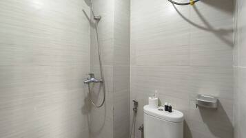 Standard Apartment | Bathroom
