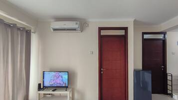 Standard Apartment | Television