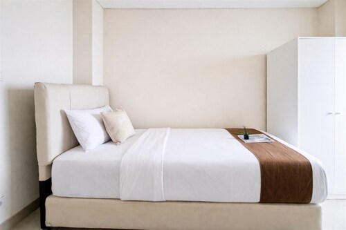 Good Deal Studio (No Kitchen) Apartment At B Residence