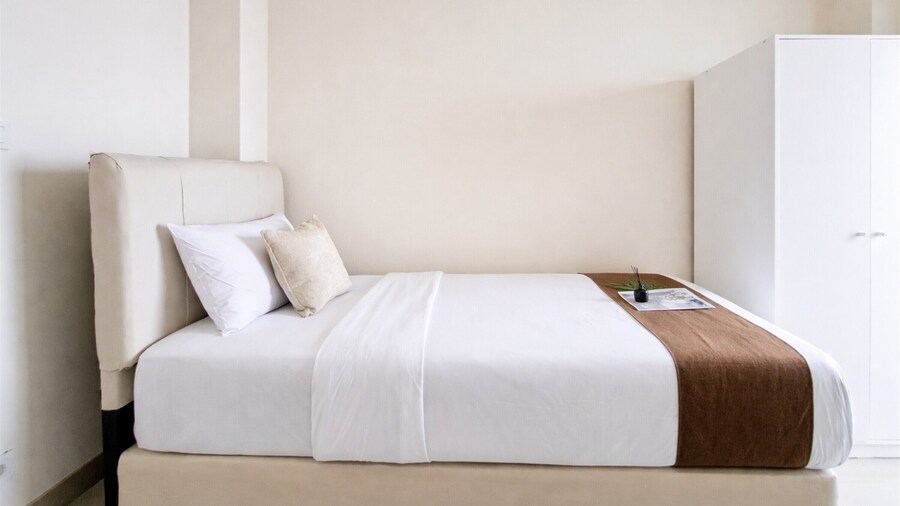 Good Deal Studio (No Kitchen) Apartment At B Residence