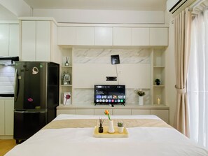 Room - Minimalist Studio Space At Transpark Cibubur Apartment (Bekasi)