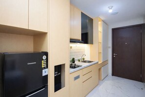 Standard Studio | Private kitchen - 2 Pax Practical Studio At Transpark Cibubur Apartment (Bekasi)