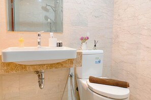 Standard Studio | Bathroom - Peaceful Beige Studio At Menteng Park Apartment (Jakarta)