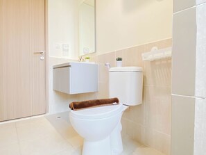 Standard Apartment | Bathroom - Cozy Living 3Br Apartment At Meikarta (Cikarang)