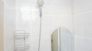 Standard Studio | Bathroom