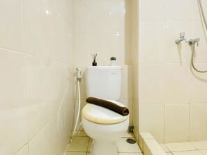 Standard Studio | Bathroom - Best Choice Studio At Springlake Summarecon Bekasi Apartment (Bekasi)