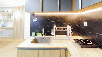 Standard Apartment | Private kitchen | Electric kettle