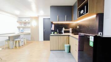 Standard Apartment | Private kitchen | Electric kettle
