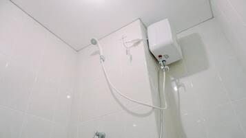 Standard Apartment | Bathroom