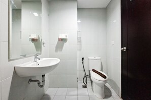Standard Apartment | Bathroom - Comfortable And Homey 1Br Apartment Casa De Parco (Pagedangan)