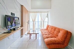 Standard Apartment - Lavish White 1Br At Casa De Parco Apartment (Pagedangan)