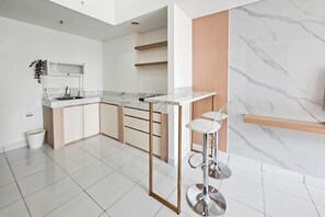 Dining room - Lavish White 1Br At Casa De Parco Apartment (Pagedangan)
