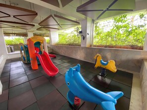 Children’s play area – indoor - Warm 2Br For 3 Pax At Bassura City Apartment Near Shopping Center (Jakarta)