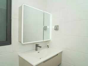 Bathroom - Homey 2Br For 3 Pax At Sky House Bsd Apartment (Pagedangan)