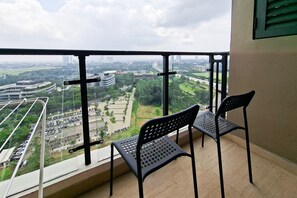 Standard Studio | Balcony - Neat And Warm Studio Space At Apartment Sky House Bsd (Pagedangan)