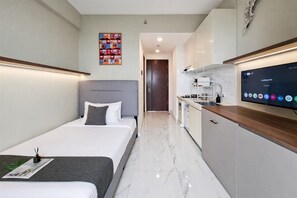 Interior - Neat And Warm Studio Space At Apartment Sky House Bsd (Pagedangan)