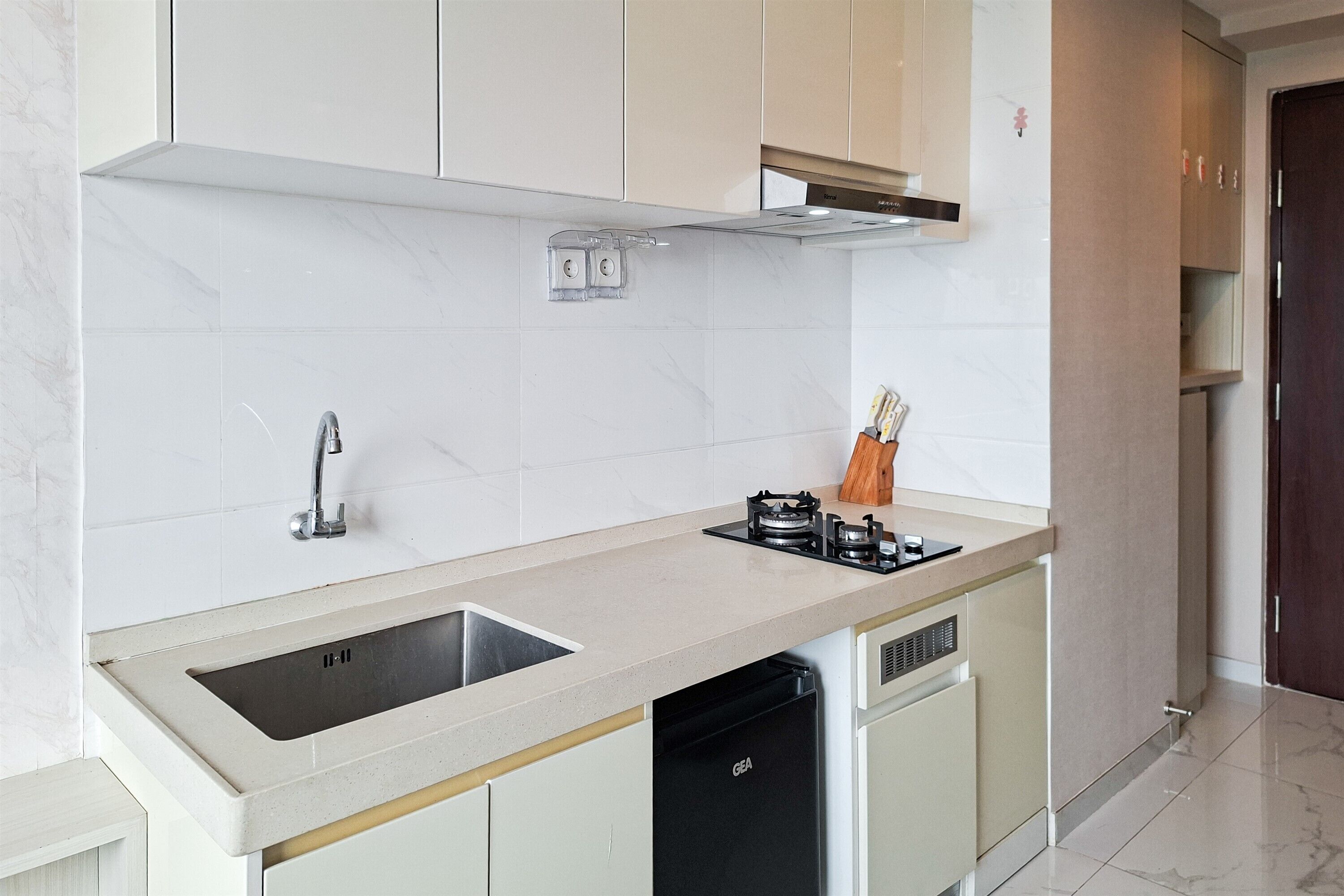 A kitchen with a double sink, a gas stove, and a dishwasher.