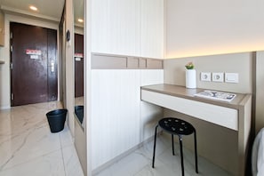 Standard Studio - Bright And Comfy Studio Apartment At Sky House Bsd (Pagedangan)
